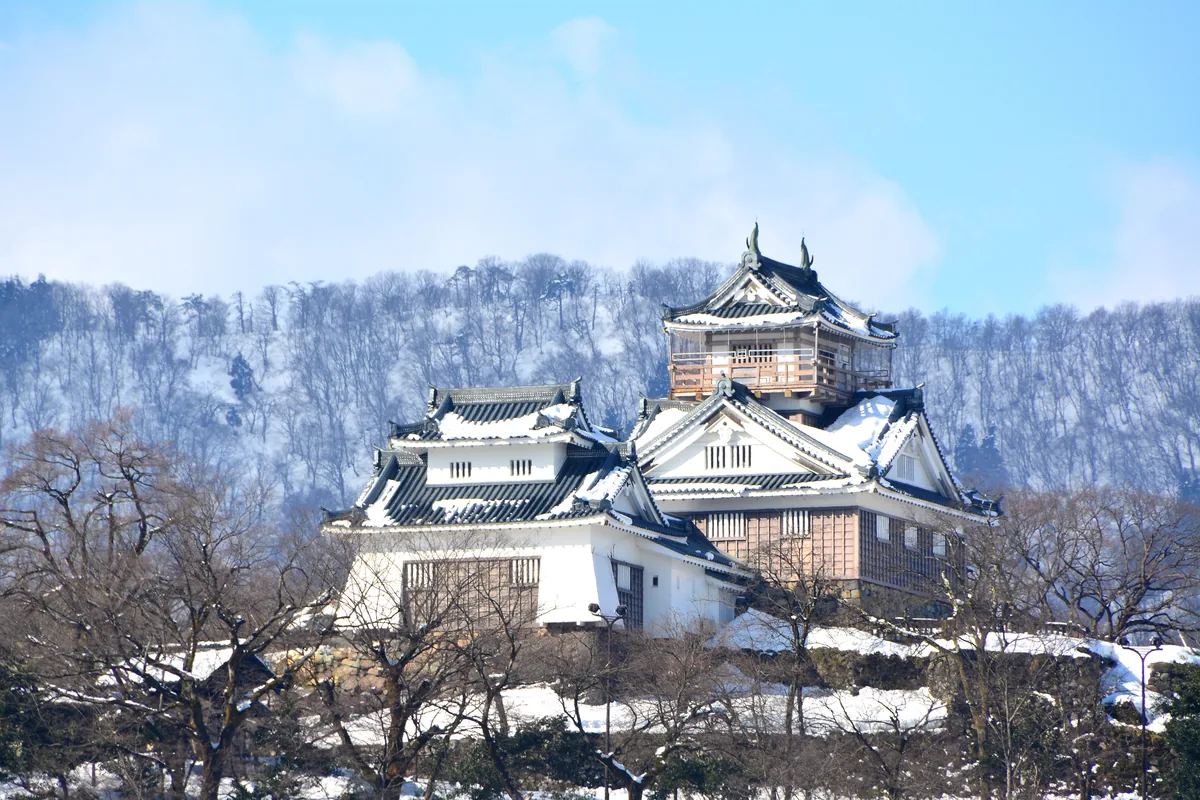 雪化粧した越前大野城の天守（福井県）