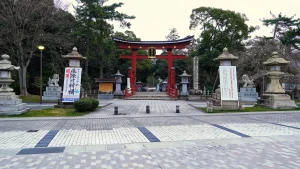 気比神宮の大鳥居と参道（福井県）